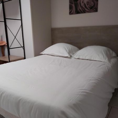 Hotel Le Petit Logis Beaumont-en-Véron Zewnętrze zdjęcie